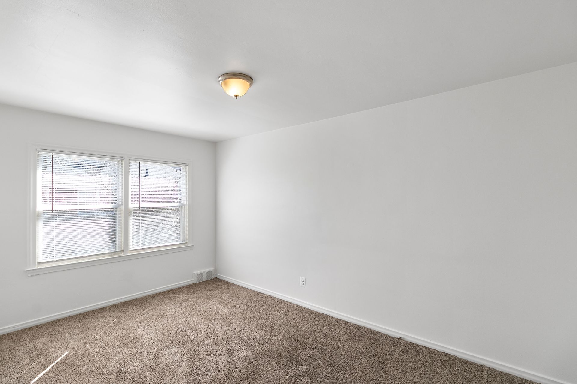 Pointe Garden interior shot 12