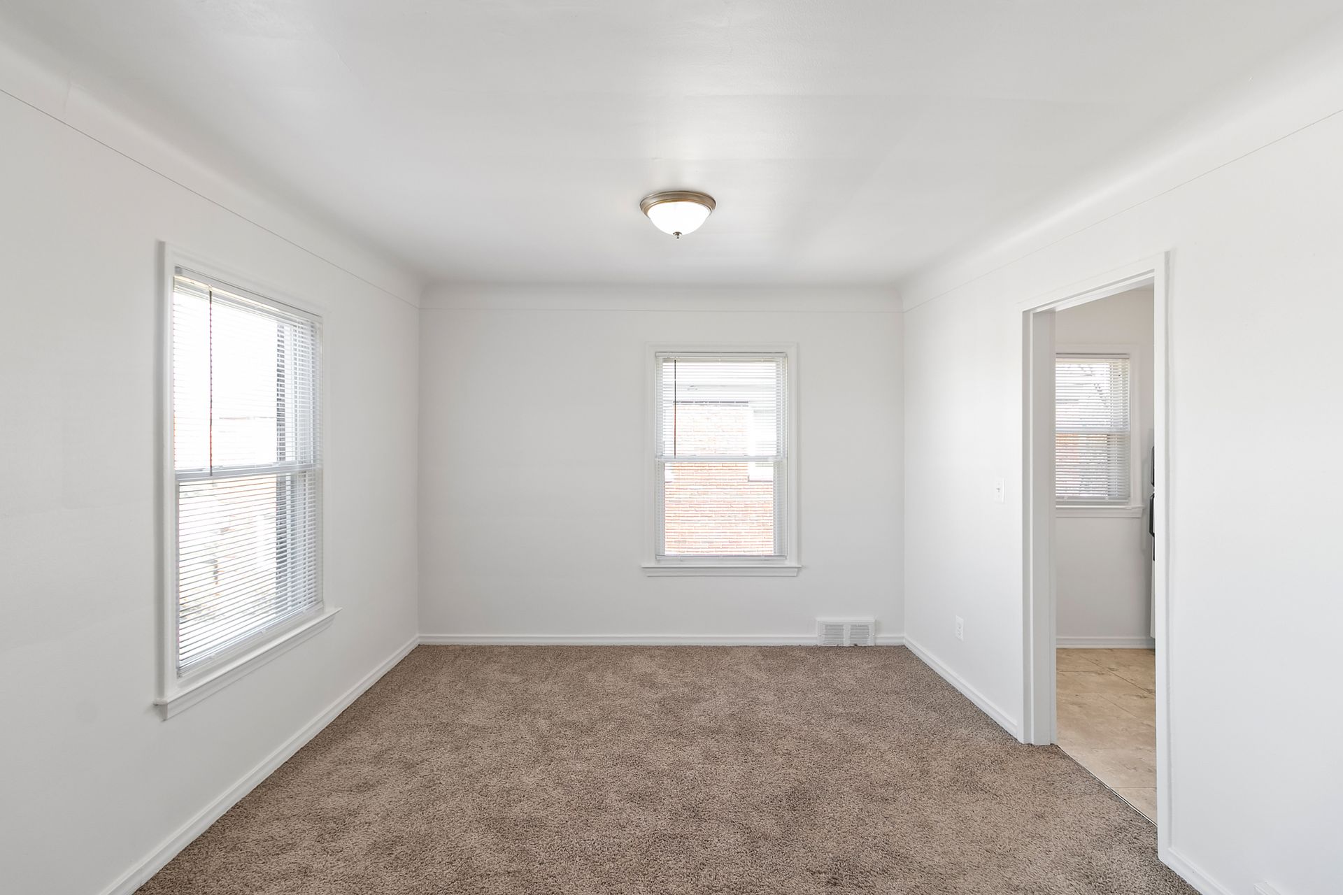 Pointe Garden interior shot 10