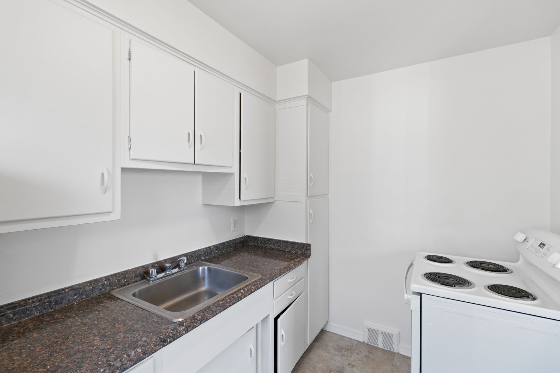 Pointe Garden kitchen 5