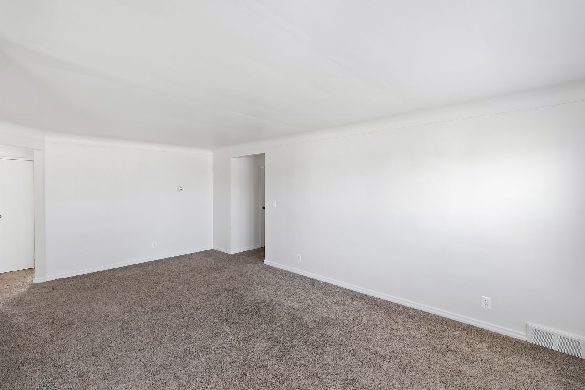 Pointe Garden interior shot 8