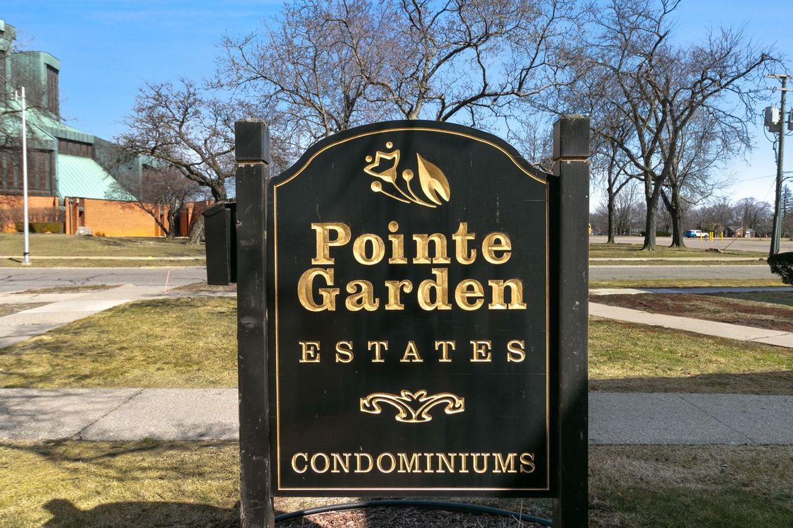 Pointe Garden  apartments sign