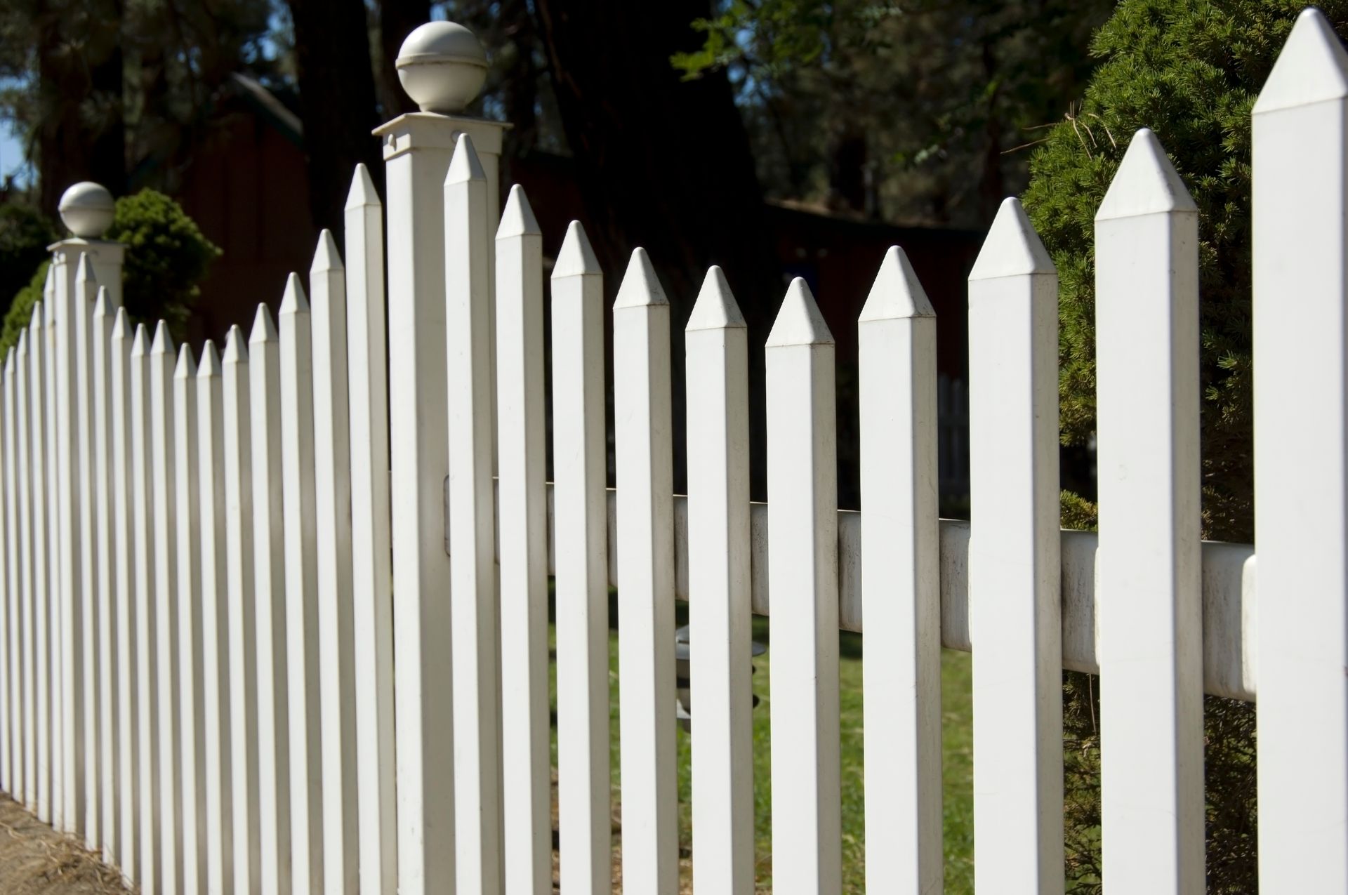 Nice front yard white picket fence by Premier Fence in Cape Coral, FL