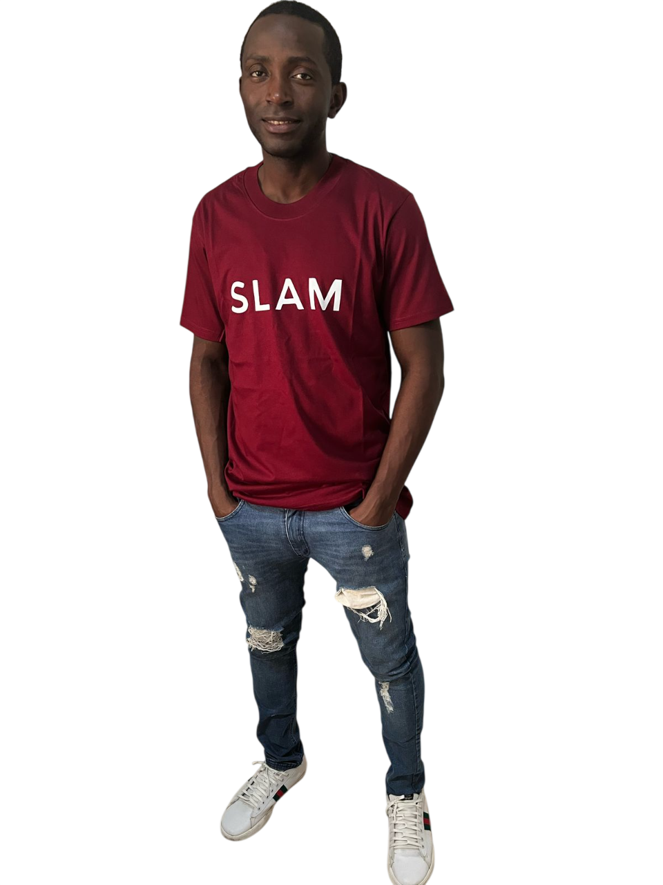 Hombre con camisa roja de