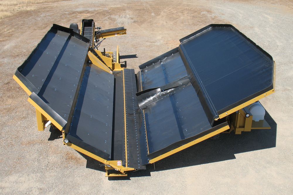 a black and yellow machine is sitting on the ground