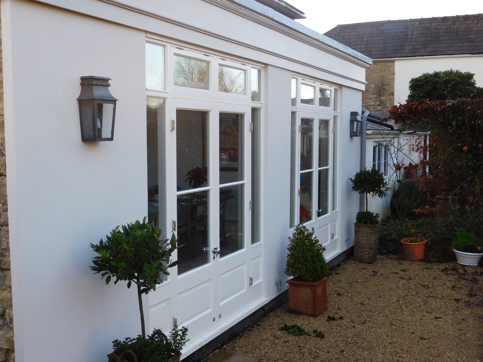 Plastering and screeding