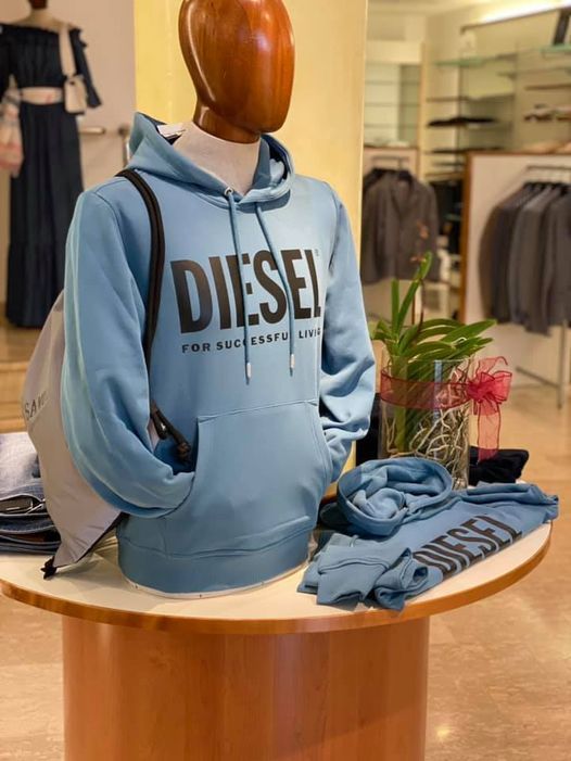 ABBIGLIAMENTO SPORTIVO