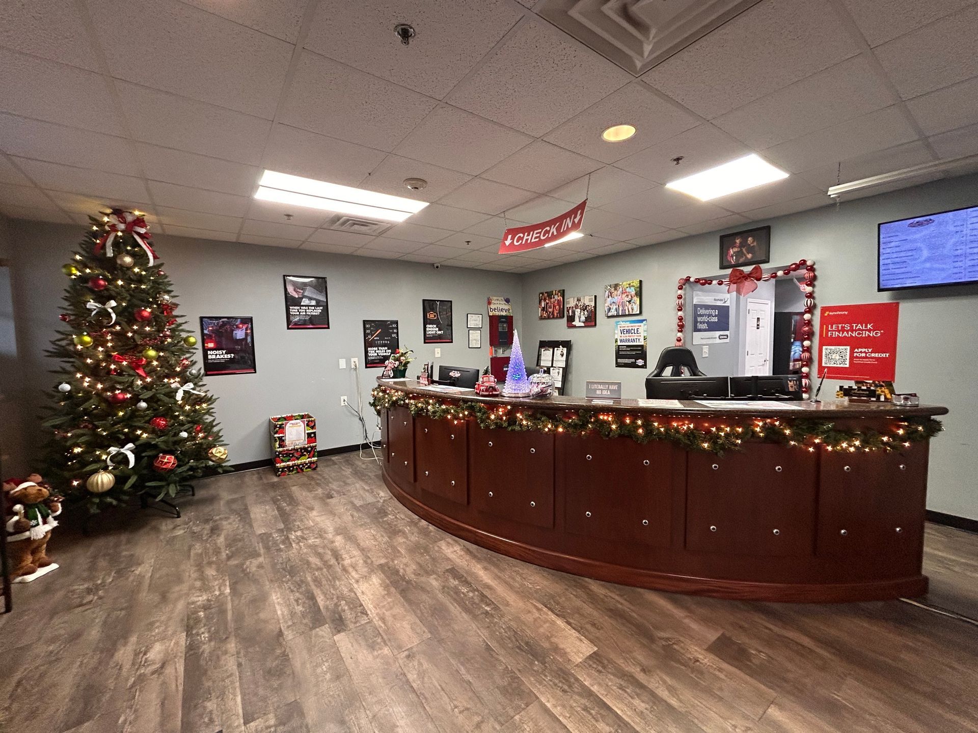 Christmas Lobby | Buddy Isles Tire and Automotive