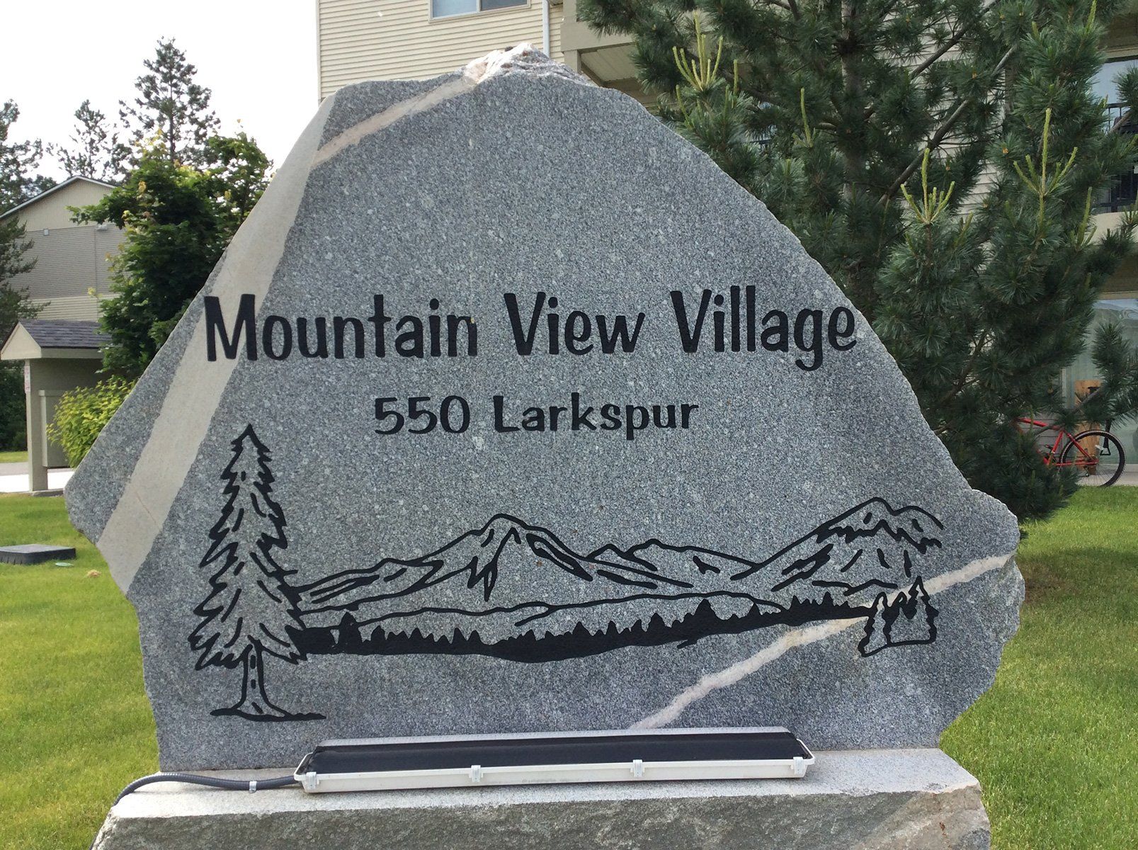 Mountain View Apartments Sign