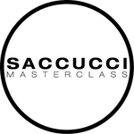 Un logo circolare nero con la scritta 