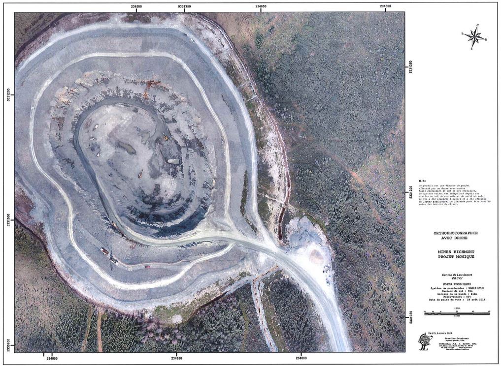 Une vue aérienne d’une grande étendue d’eau