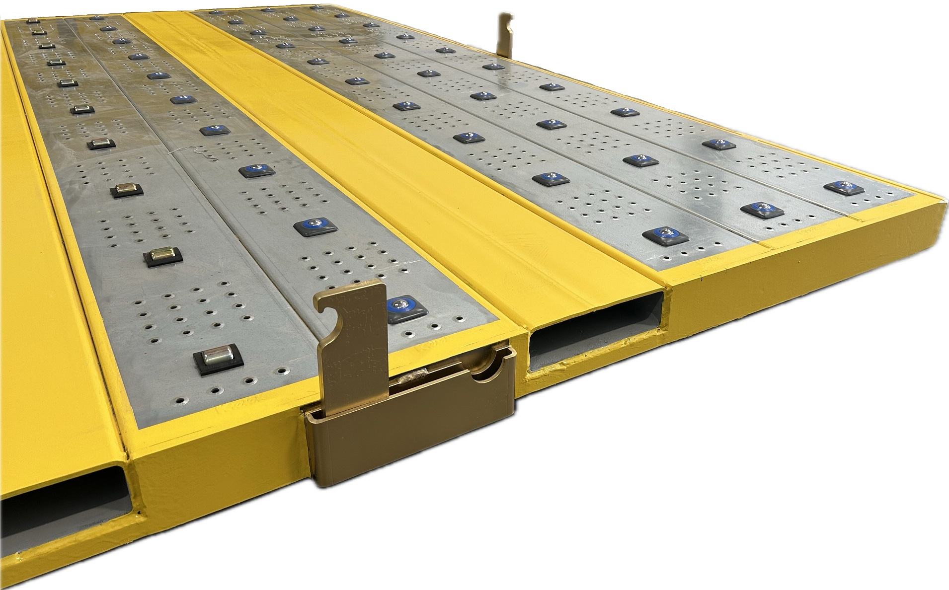 Omnidirectional 4-way access slave pallet with flip locks