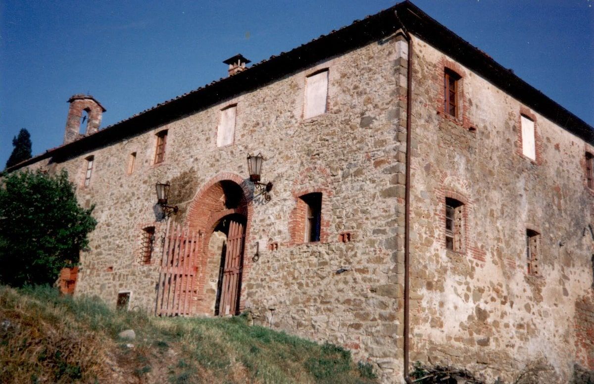 Main gate and tunnel to the interior Courtyard