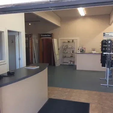 A store with a sign that says ' london door ' on it