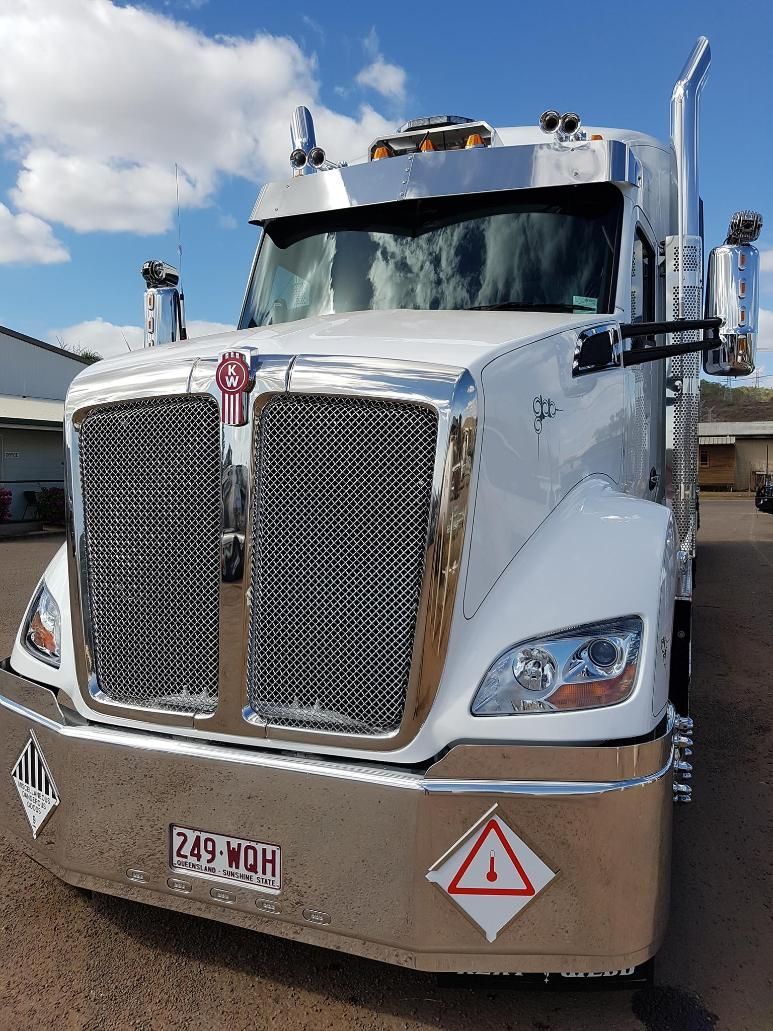 A White Semi Truck With A Chrome Bumper Is Parked In A Parking Lot — Willow's Bitumen Haulage Pty Ltd In Queensland