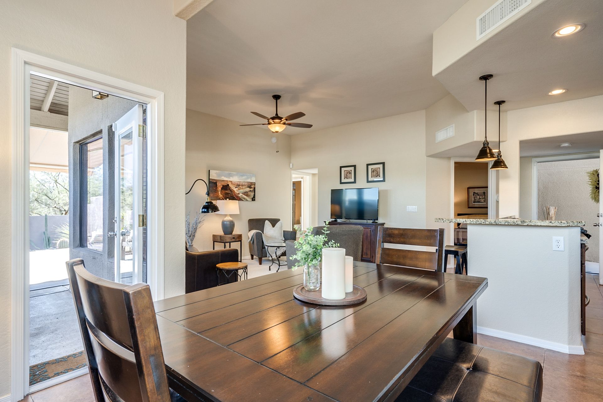 dining room in vacation rental tucson