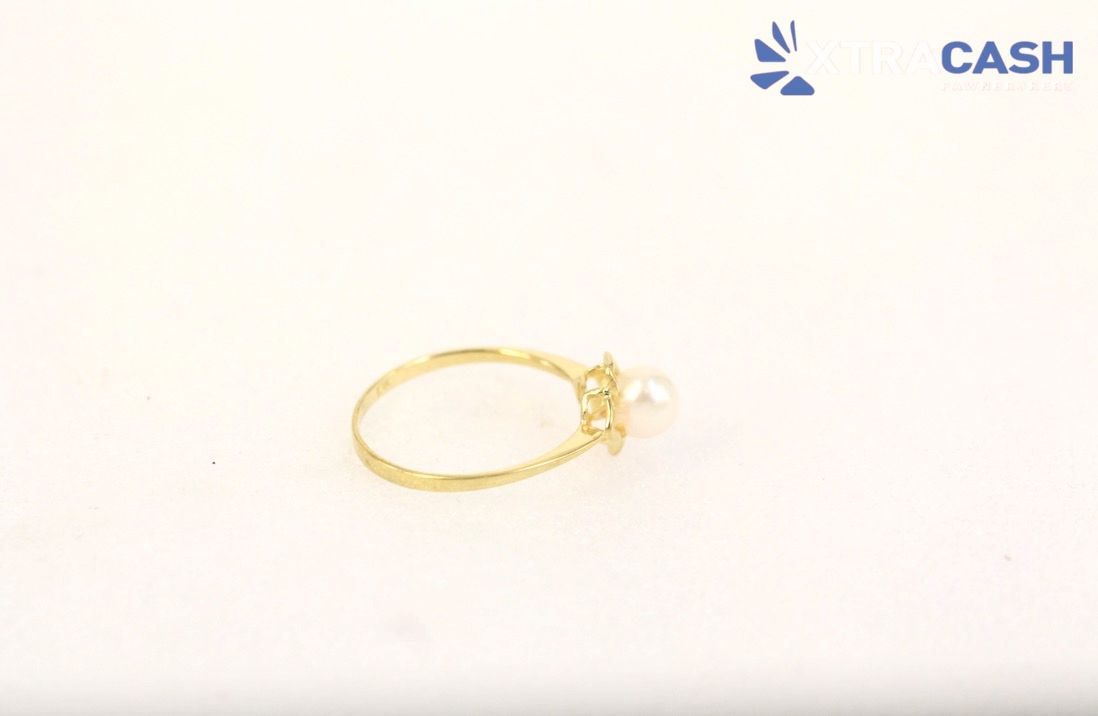 18ct Yellow Gold and Pearl Ring