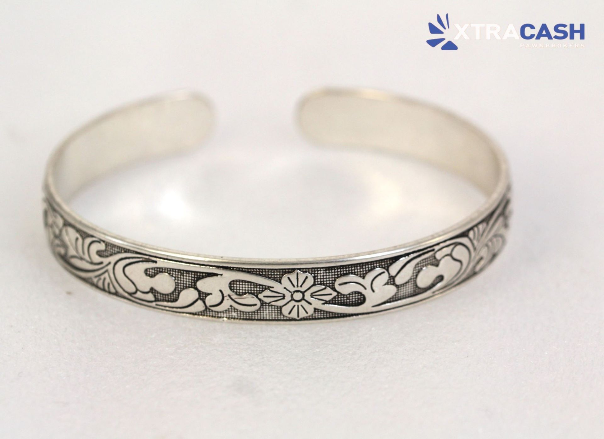 Pure Silver Patterned Bangle