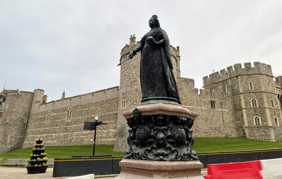 Queen Victoria statue at Windsor Castle