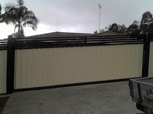 Black & White Gate 5 — Fencing in Burleigh Heads,  QLD