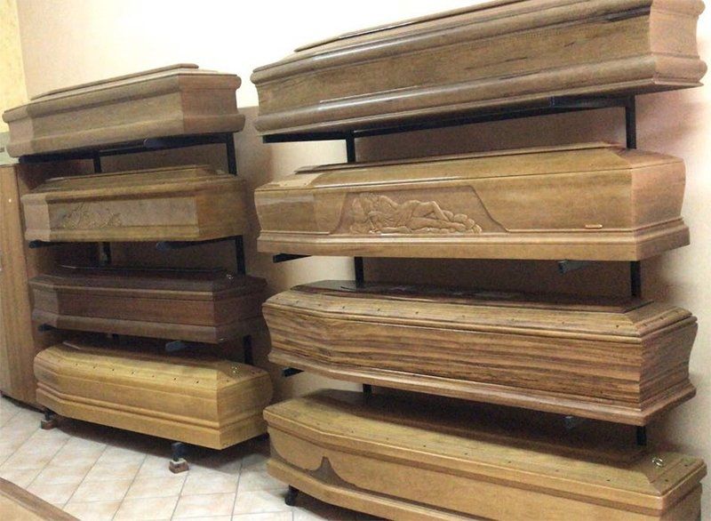 assortimento cofani funebri