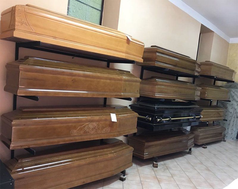 assortimento cofani funebri