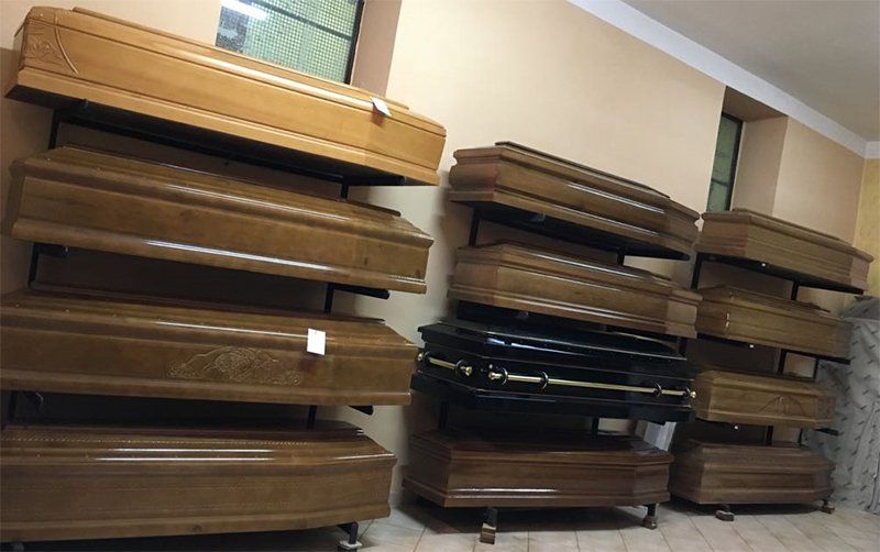 assortimento cofani funebri