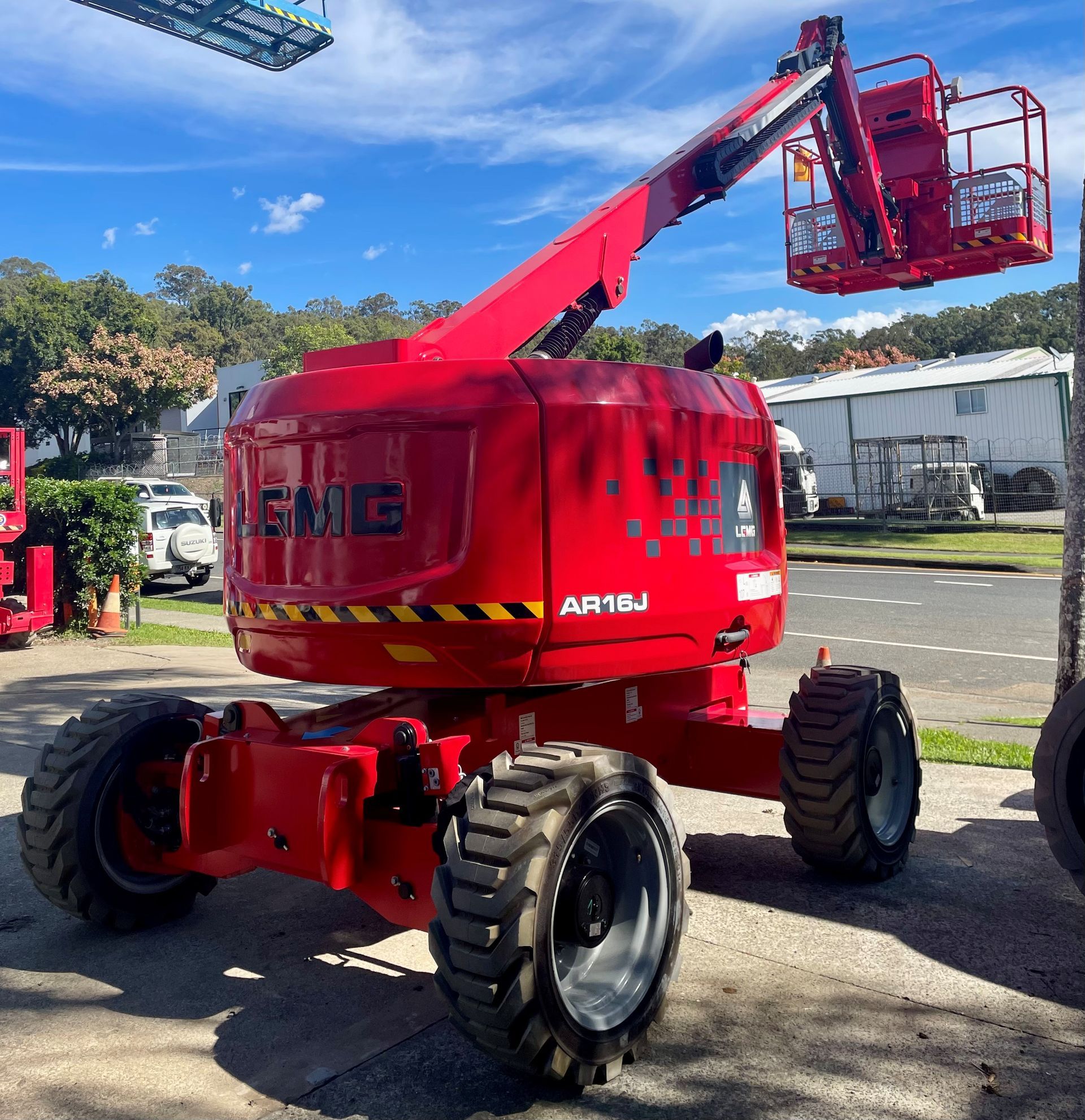 articulating boom lifts lgmg hire