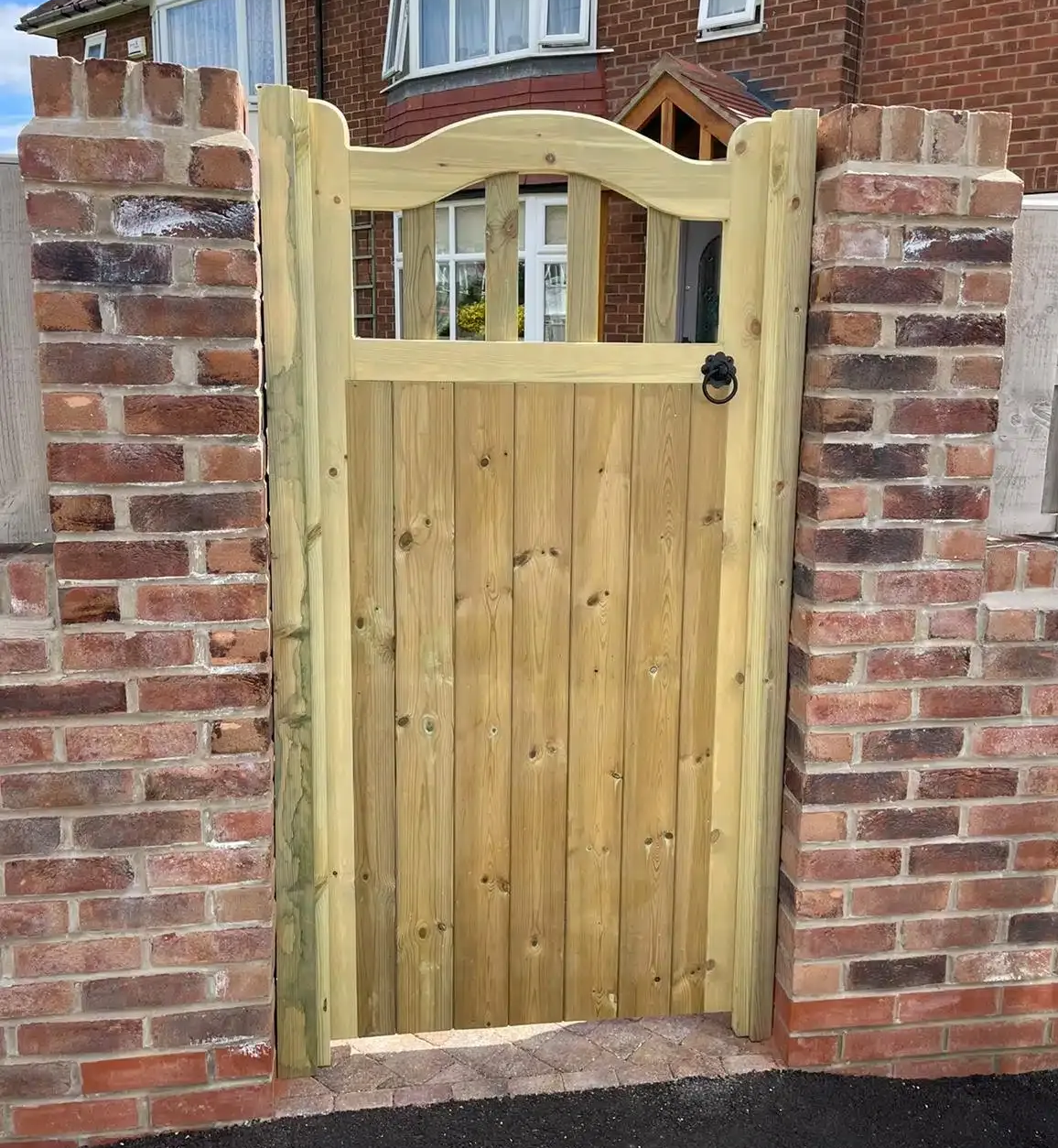 Harrogate Premier Fencing -Yorkshire Timber Gates - Driveway Gates and Garden Gates in Harrogate, Ripon, Wetherby