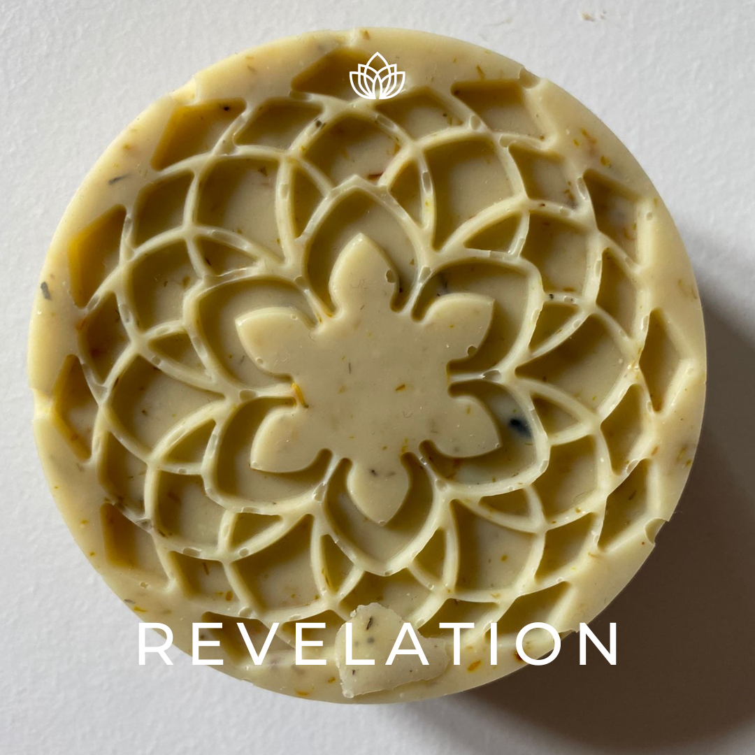 Un gros plan d'un feuilleton avec le mot révélation dessus