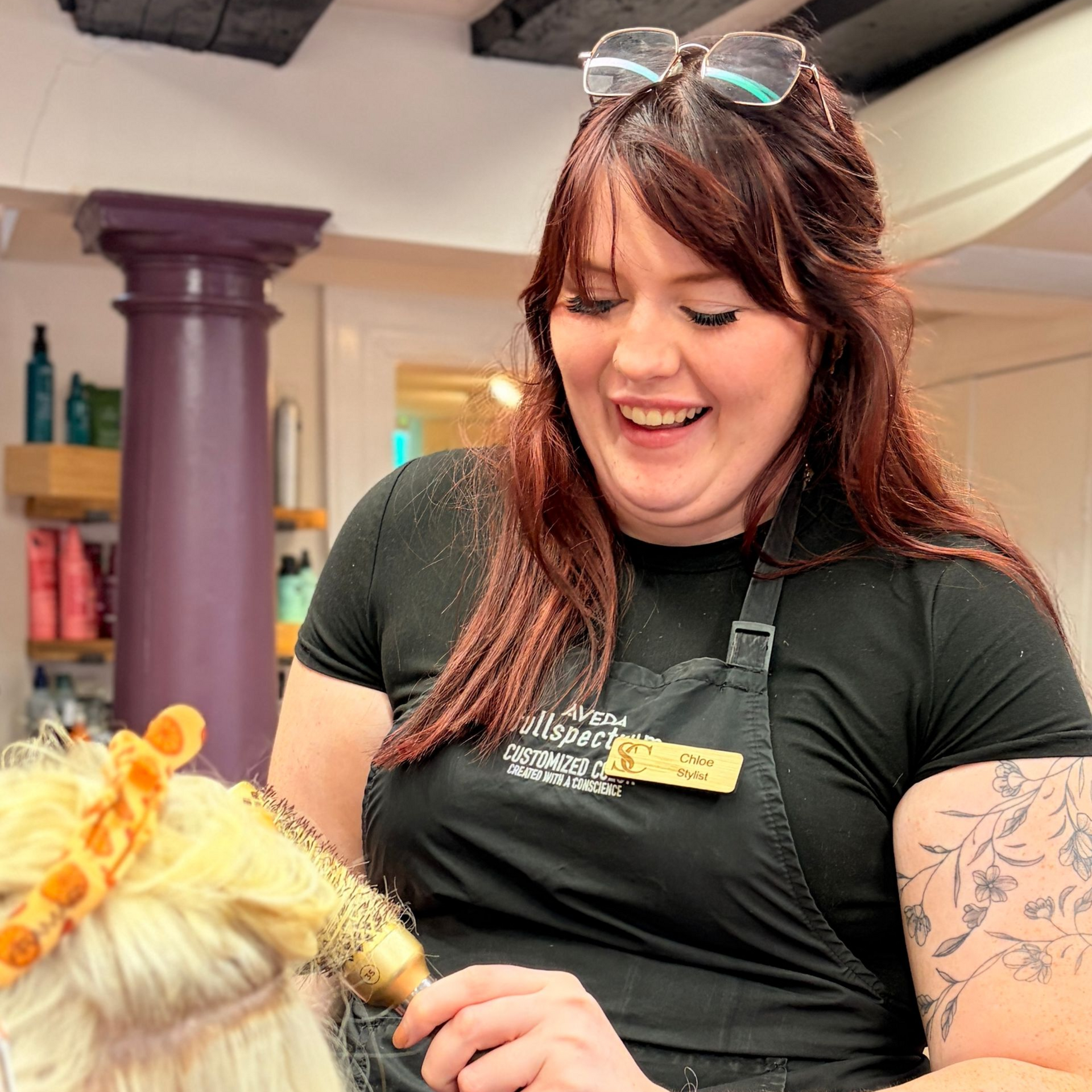 smiling hair stylist salon cabelo farnham