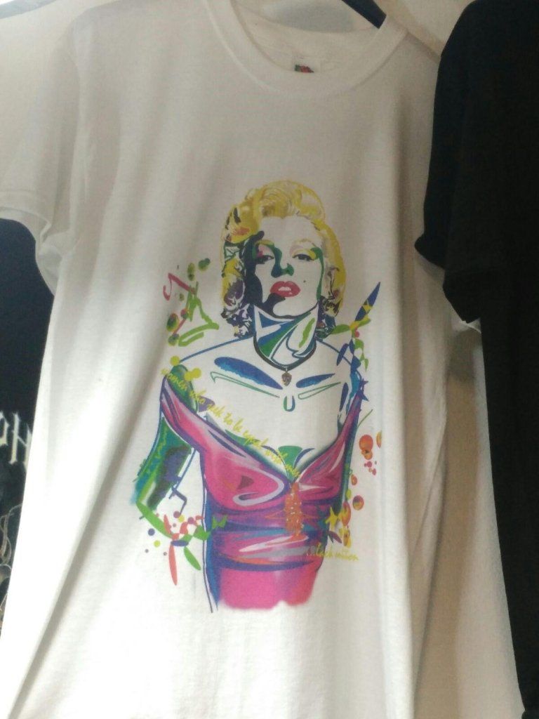 maglia bianca con Marilyn Monroe serigrafata