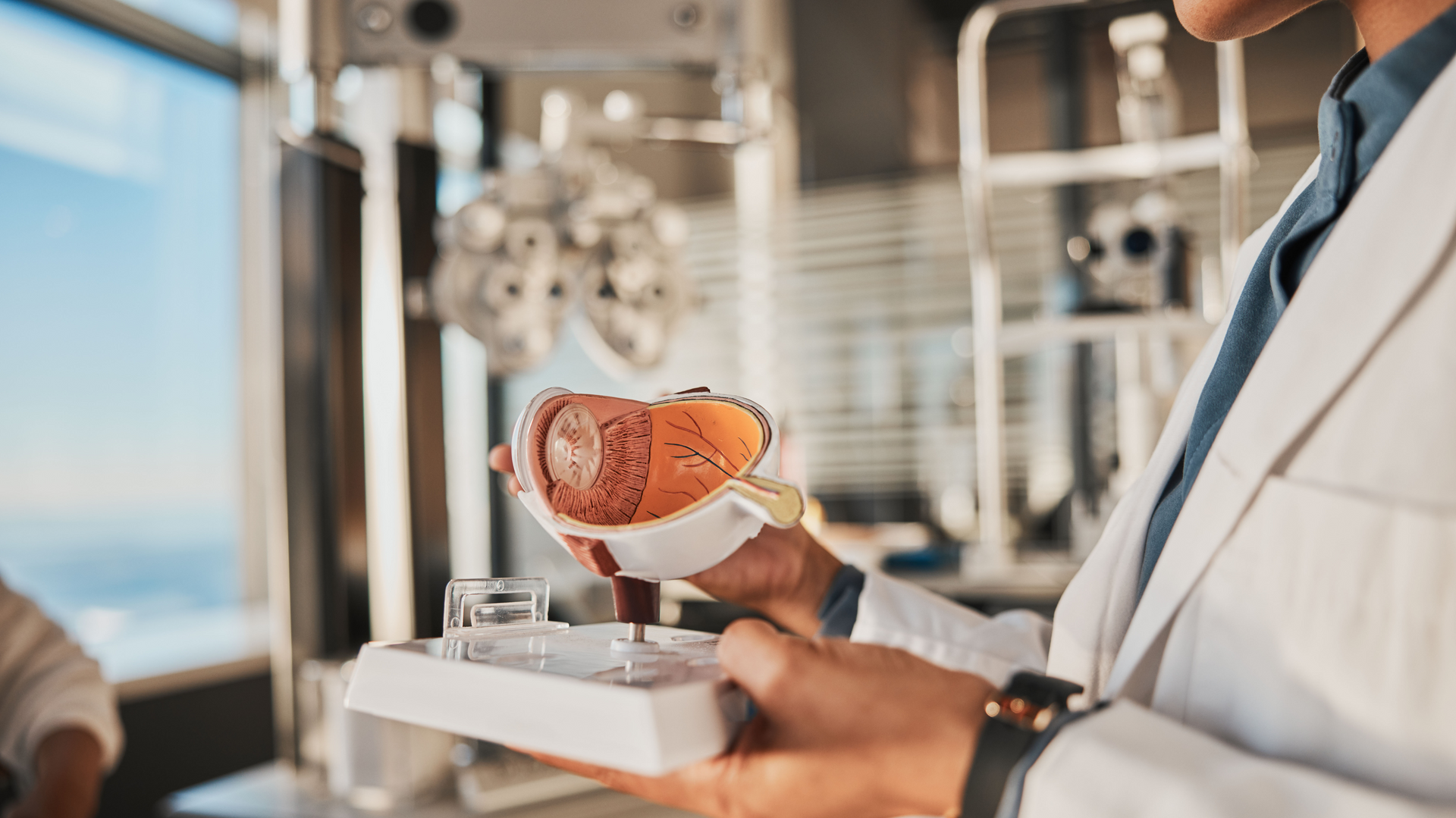 A eye chart with the letter c on it