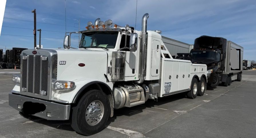 The back of a tow truck with the words brad 's towing on it.