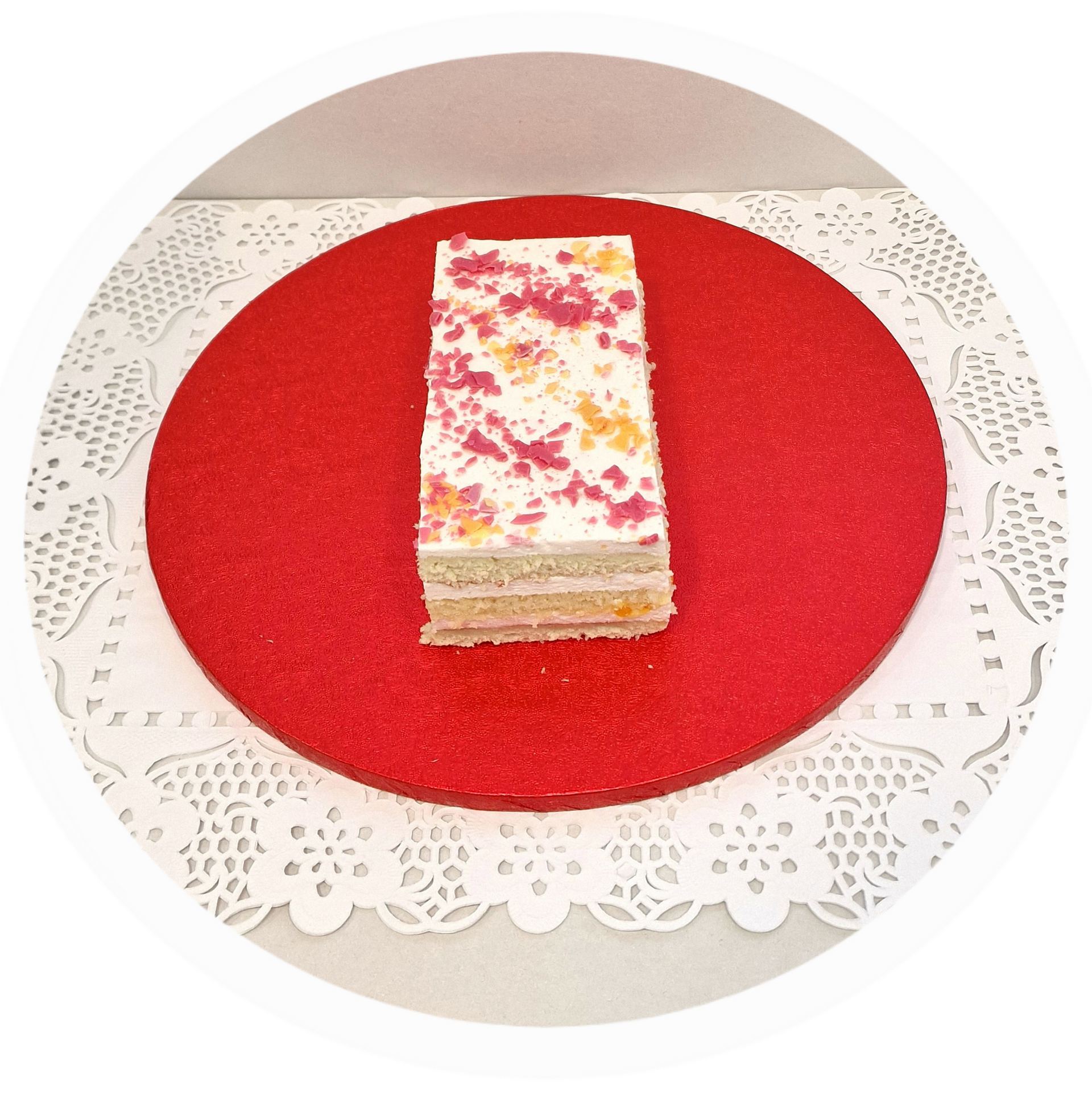 Pyragas Vaisinis su raudonųjų apelsinų skonio kremu