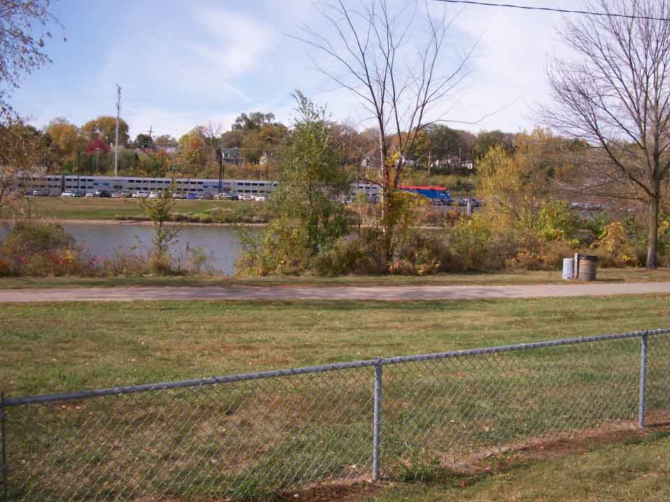Apartment Fence - Affordable Rental Apartments in Elgin, IL