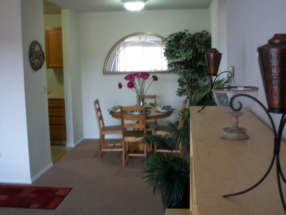 Wooden Dinning Table and Chair - Affordable Rental Apartments in Elgin, IL