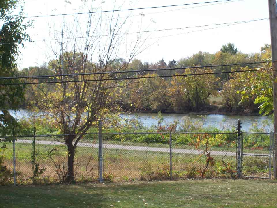 Fence - Affordable Rental Apartments in Elgin, IL