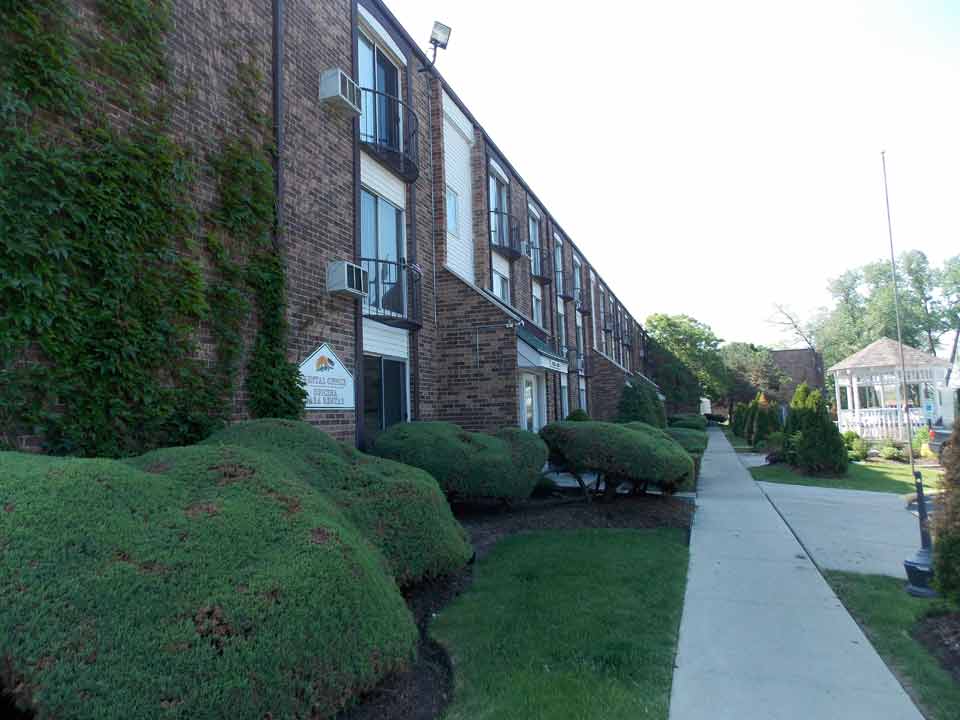 Outside - Affordable Rental Apartments in Elgin, IL