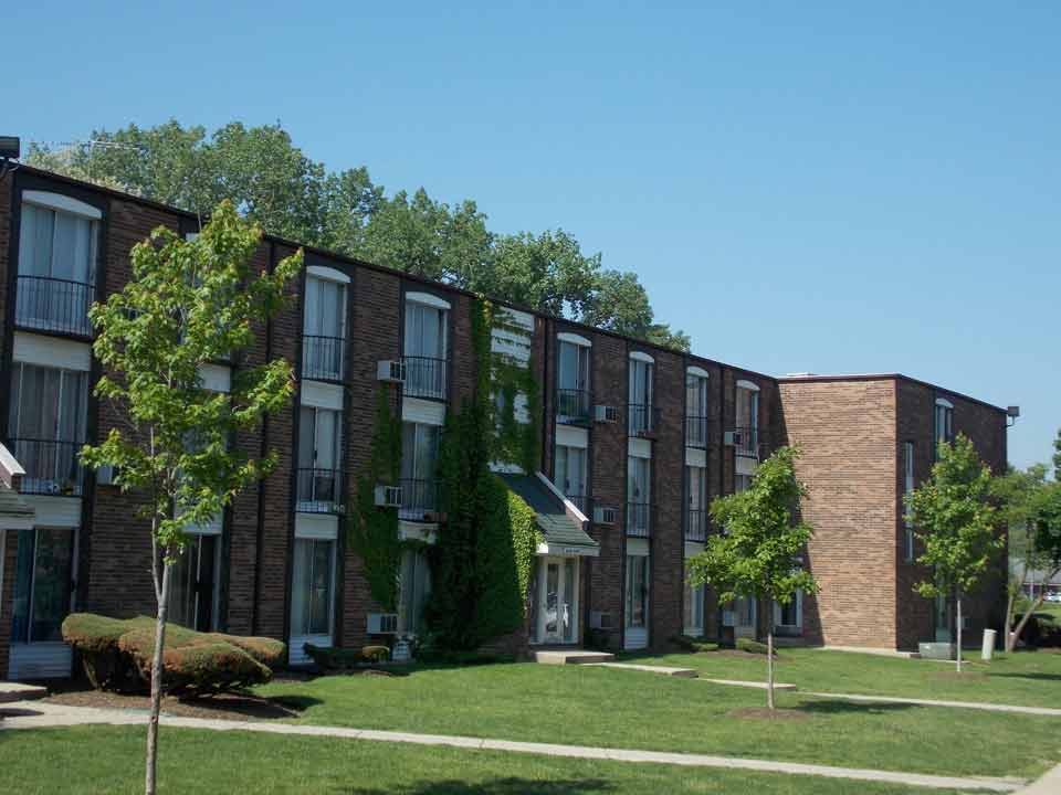 Outside - Affordable Rental Apartments in Elgin, IL