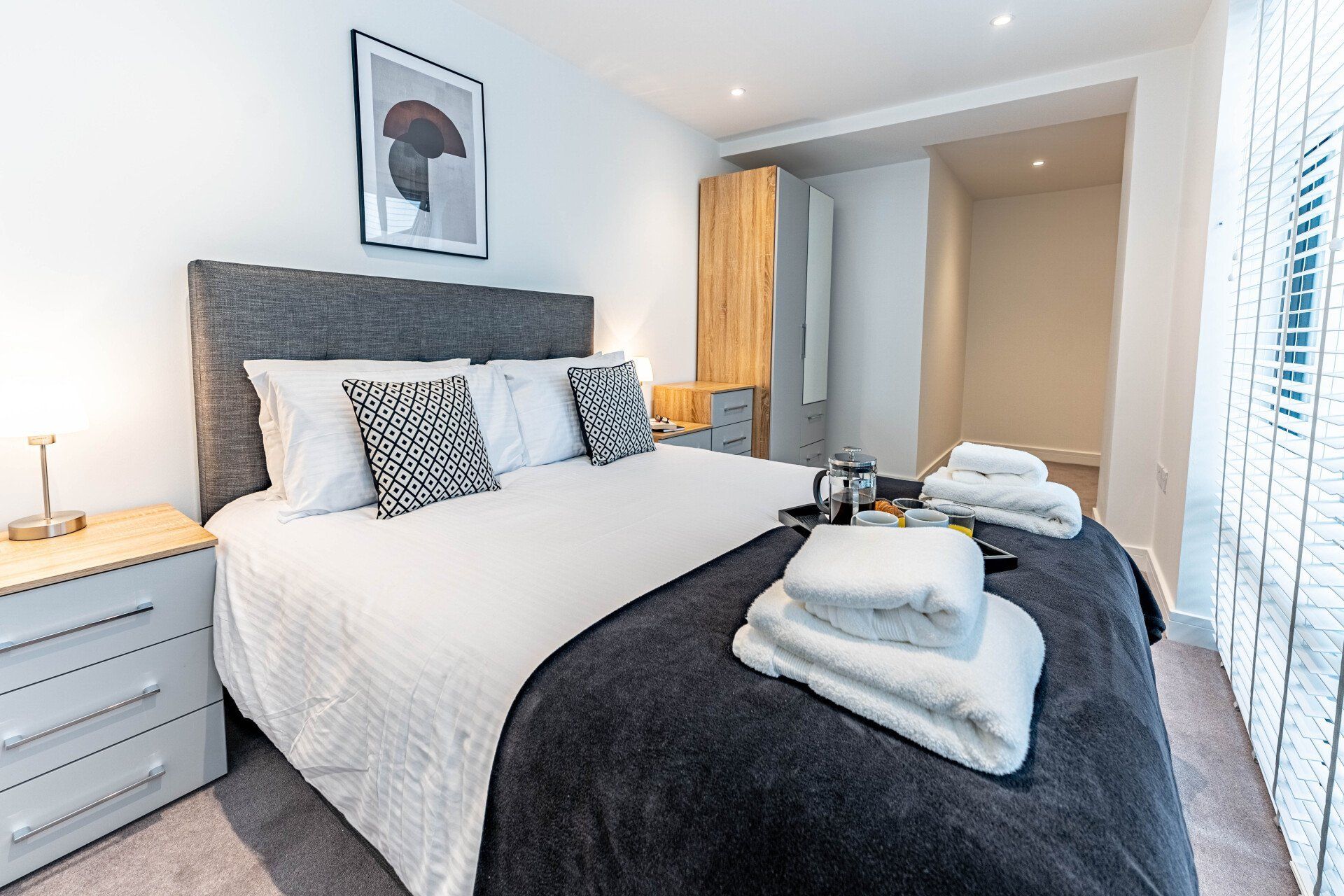Wellington House Celador Serviced apartment in Reading bedroom