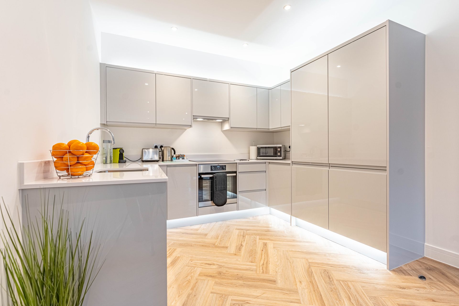 wellington house kitchen with fruit on the counter