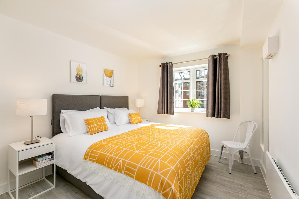 The Faculty Celador Serviced apartment in Reading bedroom