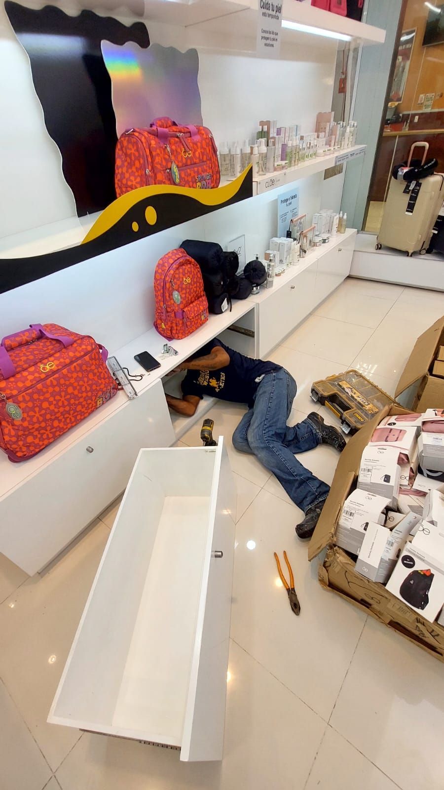 MANTENIMIENTO, CONSTRUCCIÓN Y CLIMAS CMYC