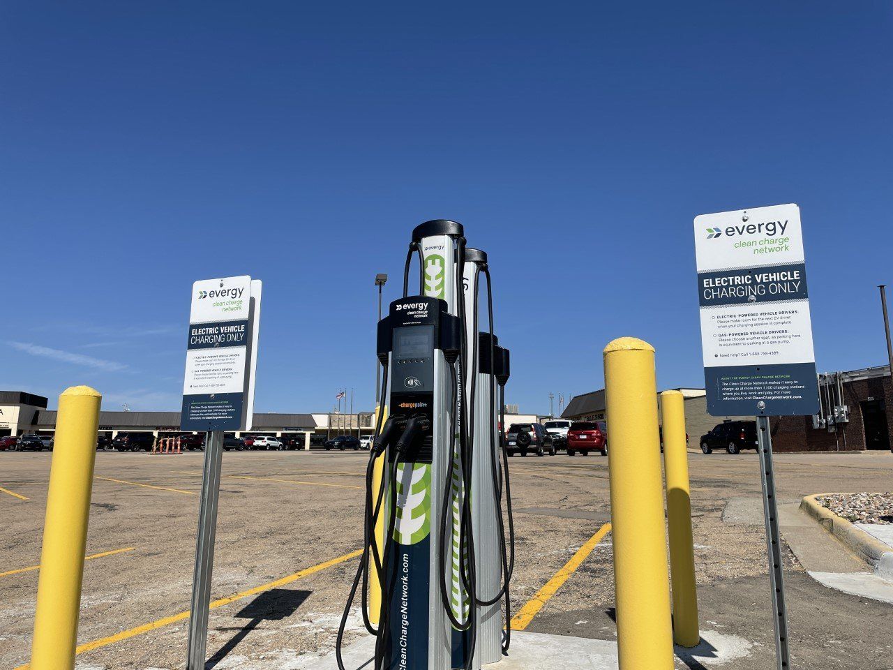 EV Charging Stations, Electric Vehicle Charging Station Fairlawn Plaza - Topeka KS