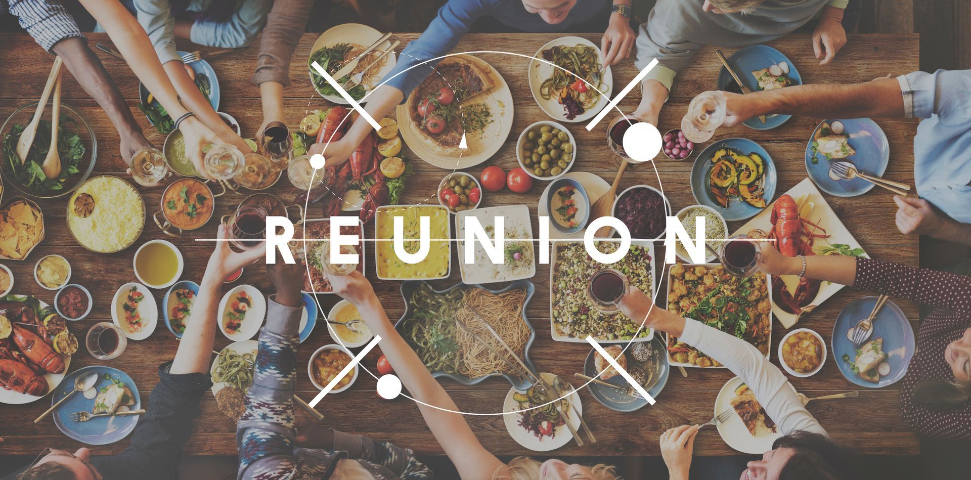 Group of people sharing a meal around a table with the word “REUNION” overlaid.