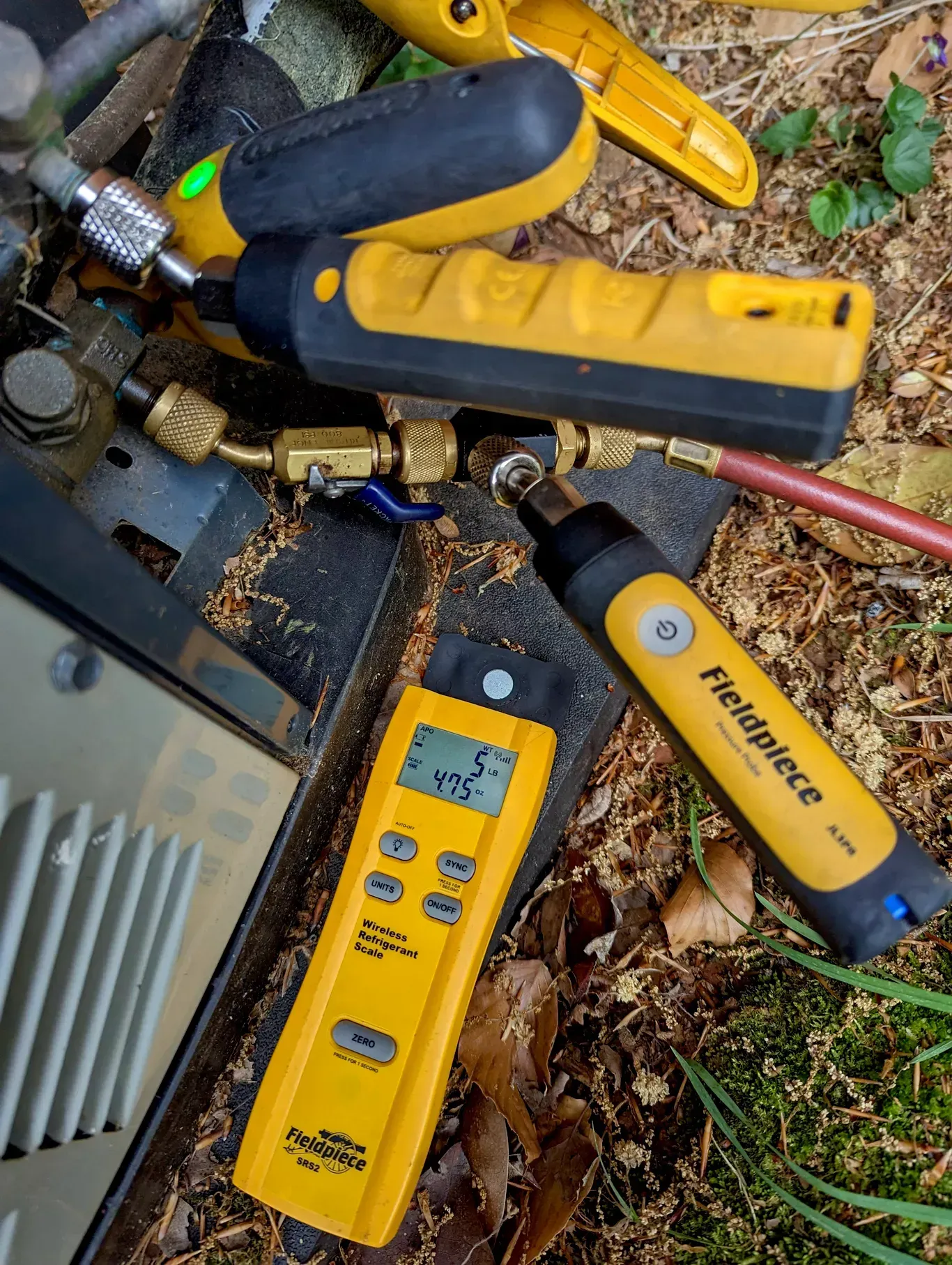 A yellow tool with the word fieldpiece on it