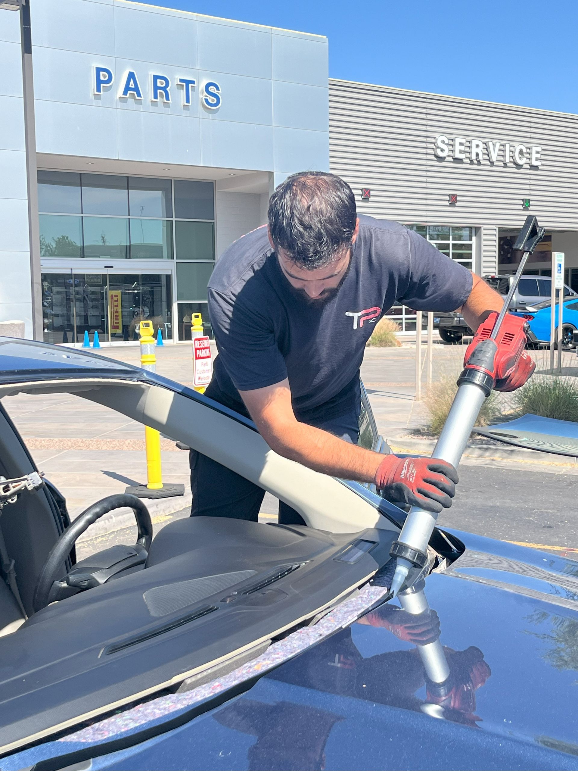 Mobile windshield replacement in Phoenix Valley, AZ Mobile windshield replacement in Phoenix Valley, AZ
