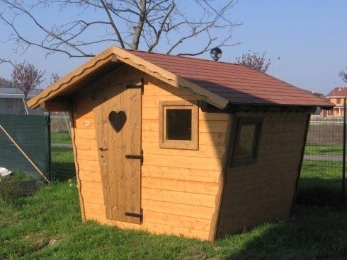 capanno degli attrezz in legno