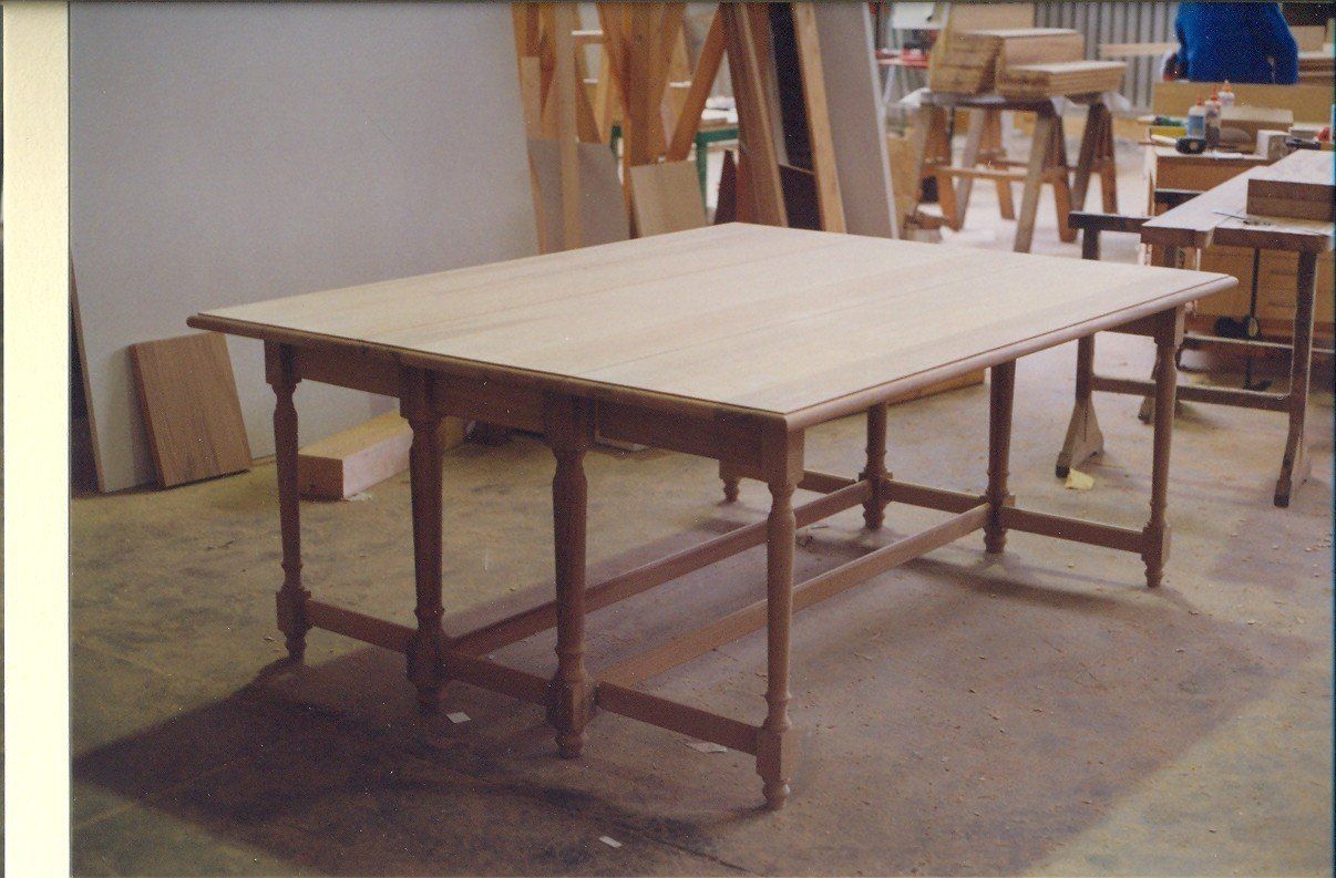 costruzione di un tavolo in legno