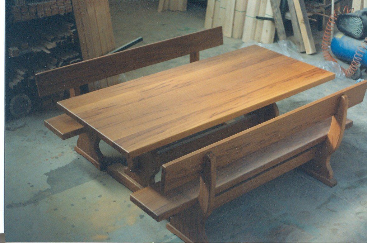 tavolo e panche in legno da esterni